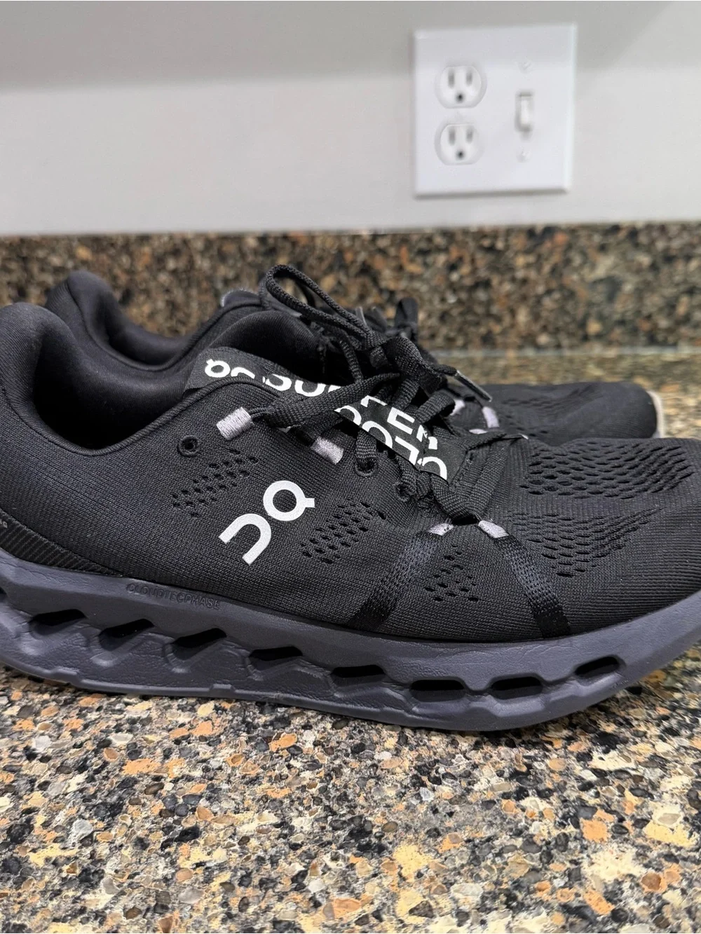 On Cloud Black Running Shoes ladies 9